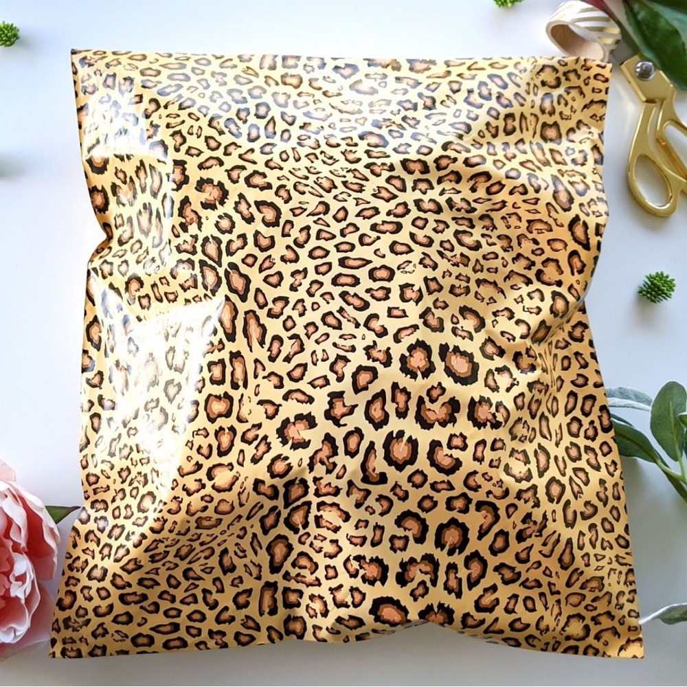(20) 14x17 Leopard Poly Mailers